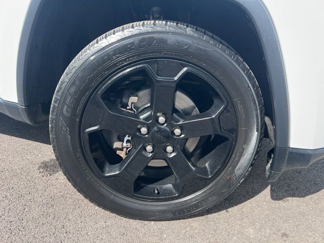 Used 2018 Jeep Grand Cherokee Laredo AWD/4WD image 36