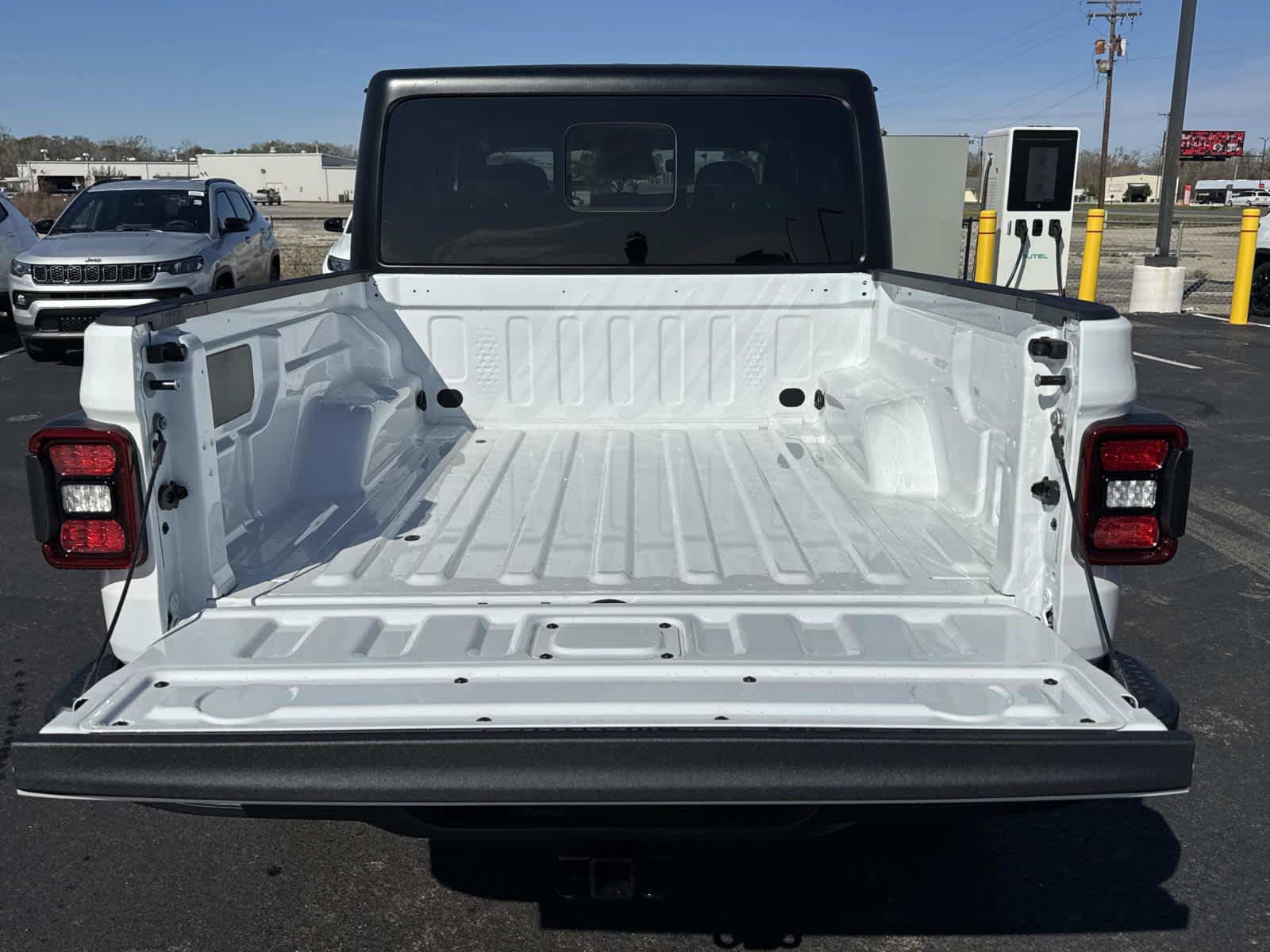 New 2026 Jeep Gladiator Sport AWD/4WD image 7
