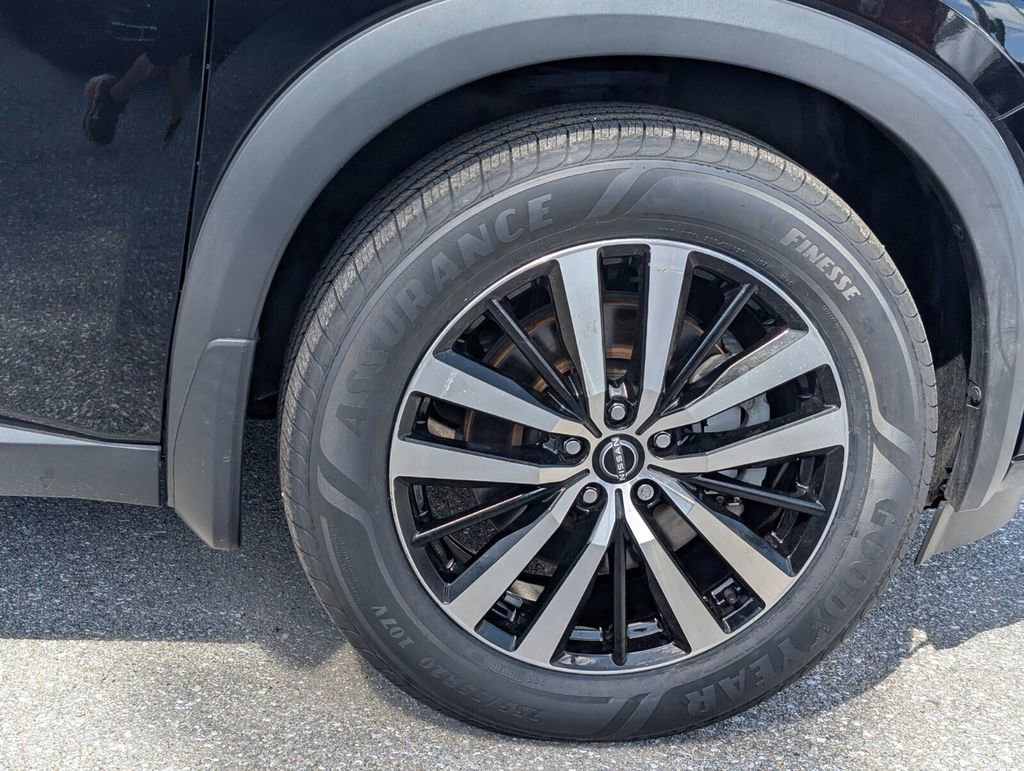 Used 2023 Nissan Pathfinder Platinum w/ Cargo Package image 9