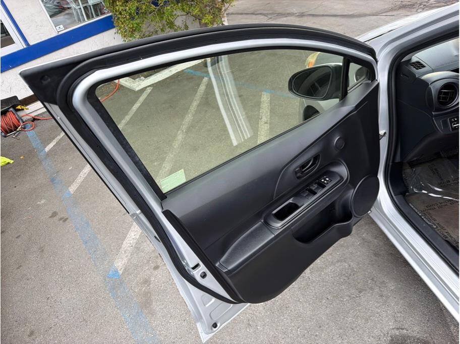 Used 2016 Toyota Prius C One FWD image 17