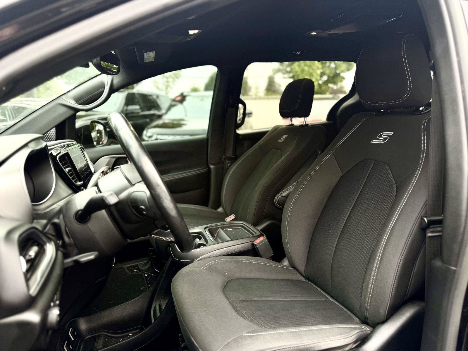 Used 2019 Chrysler Pacifica Touring Plus w/ S Appearance Package FWD image 7