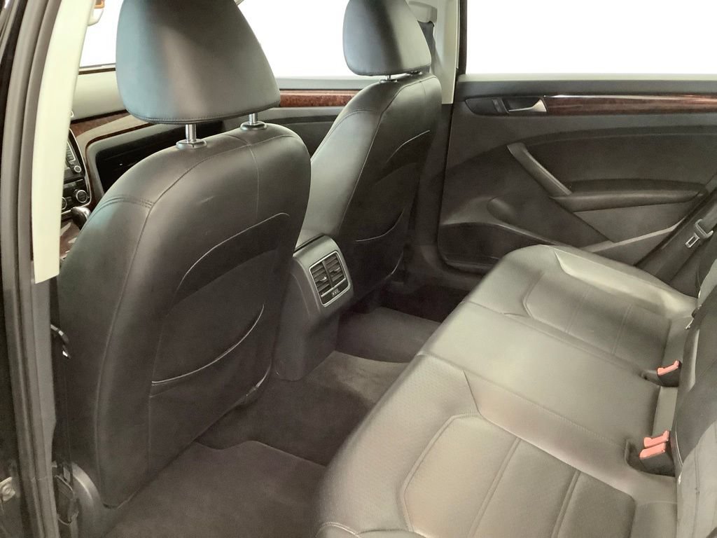 Used 2013 Volkswagen Passat TDI SEL Premium FWD image 7