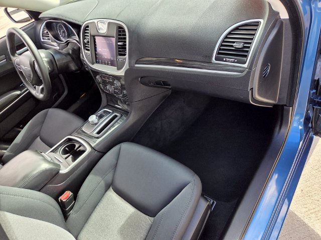 Used 2020 Chrysler 300 Touring w/ Sport Appearance Package RWD image 17