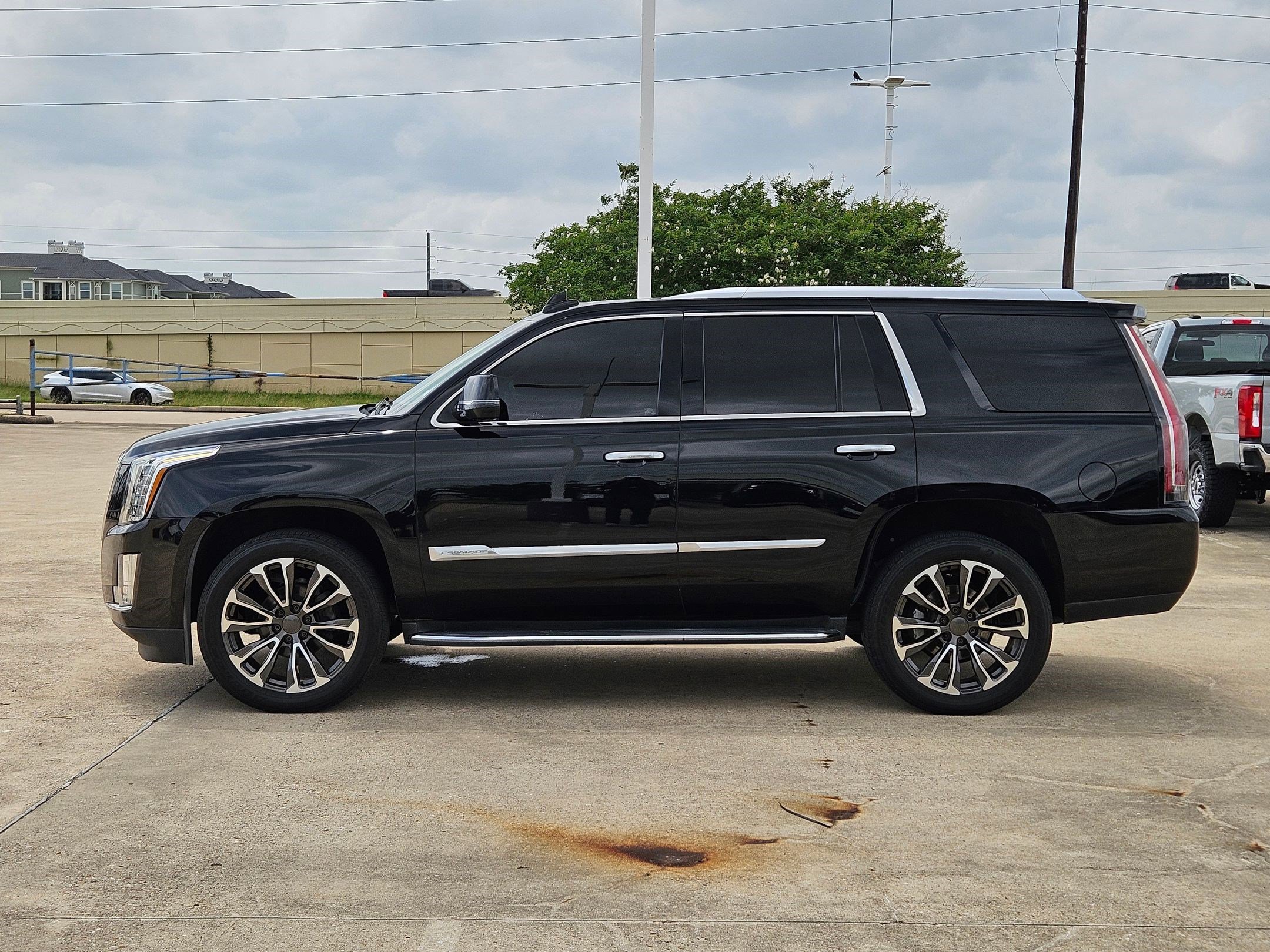 Used 2016 Cadillac Escalade Luxury AWD/4WD image 7