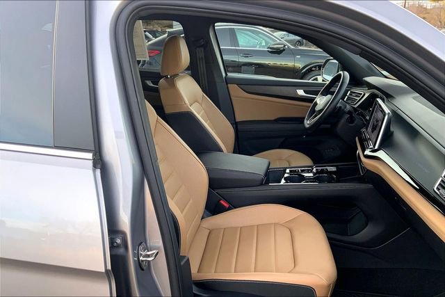 Used 2024 Volkswagen Atlas Cross Sport SEL R-Line image 7