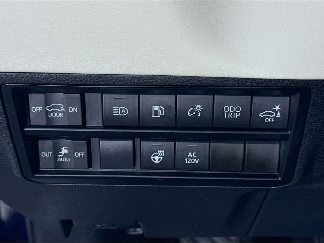 Used 2023 Toyota Sequoia Capstone AWD/4WD image 12
