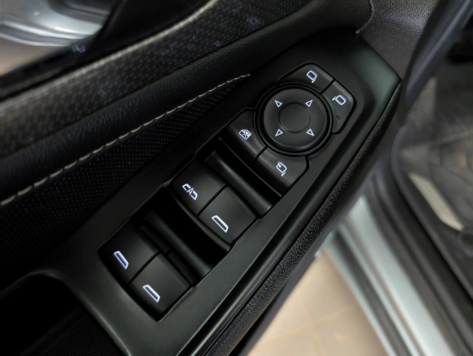 Used 2023 Chevrolet Traverse Premier image 30