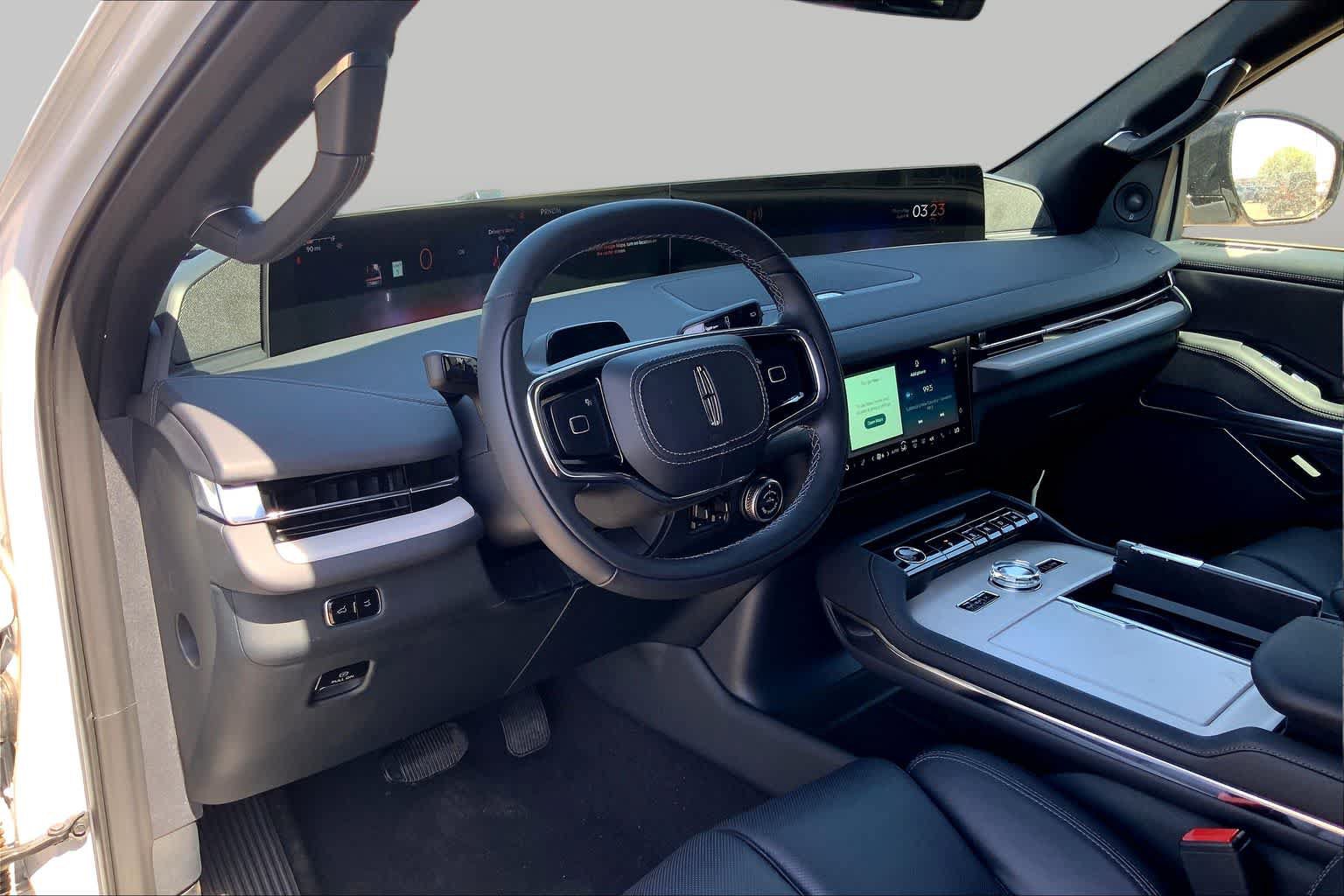 New 2026 Lincoln Navigator Reserve w/ Jet Appearance Package AWD/4WD image 8