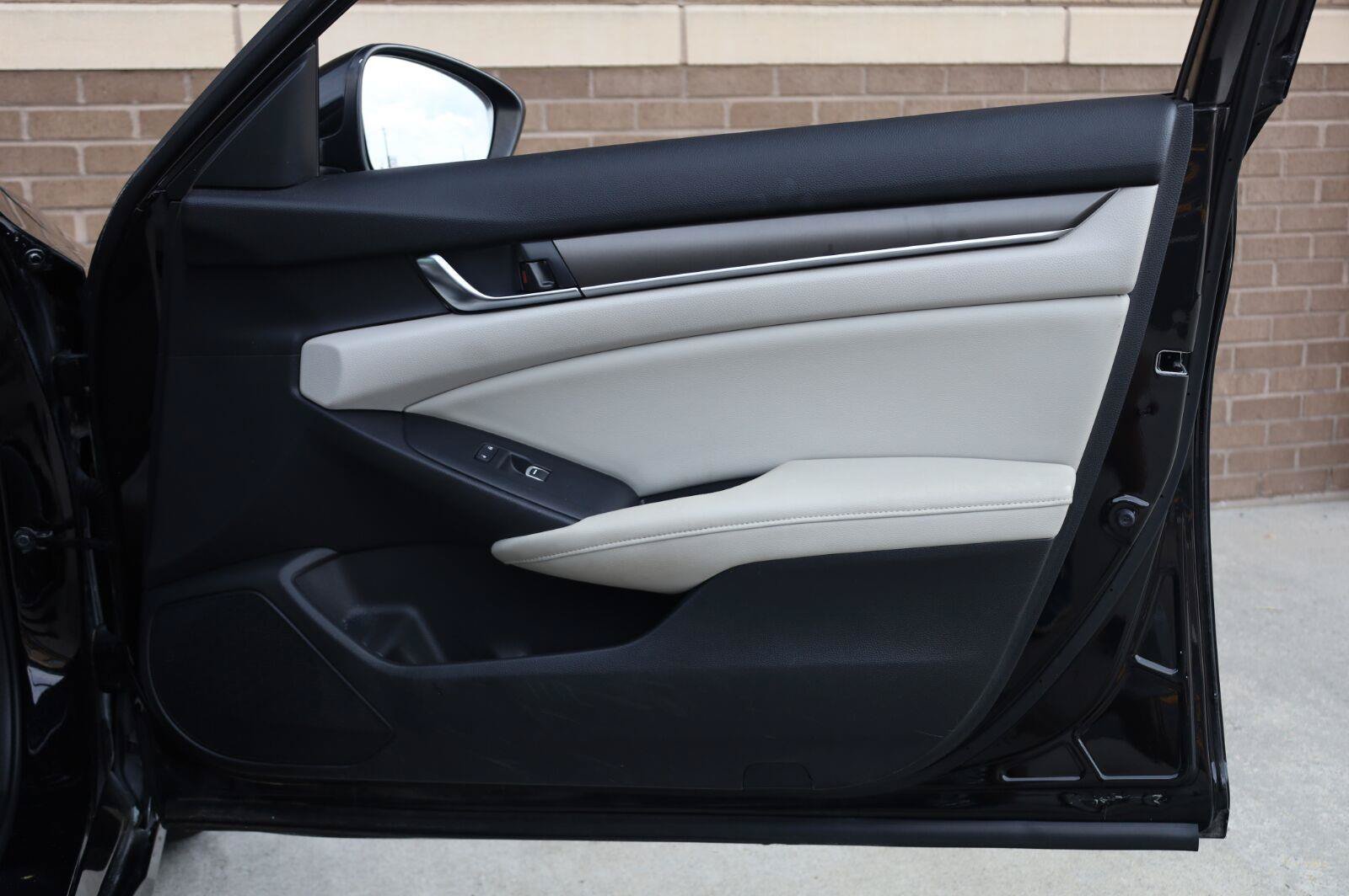 Used 2018 Honda Accord LX image 25