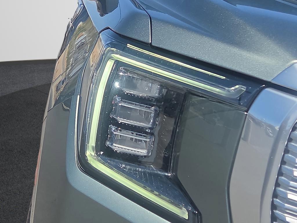 Used 2023 GMC Yukon XL Denali AWD/4WD image 18