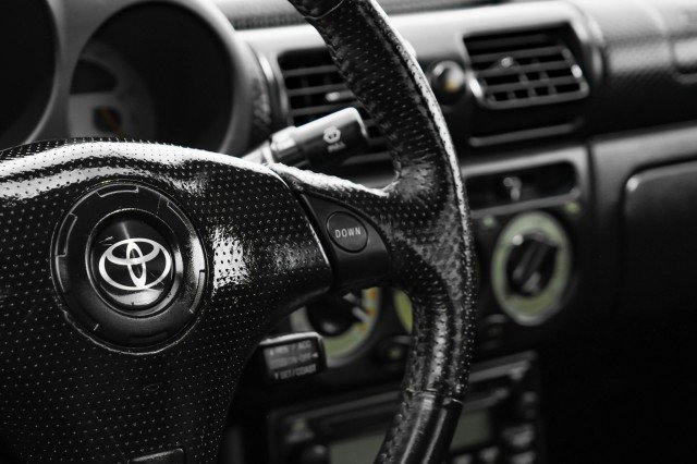 Used 2002 Toyota MR2 AUTOMATIC LEATHER SEATS CRUISE image 15