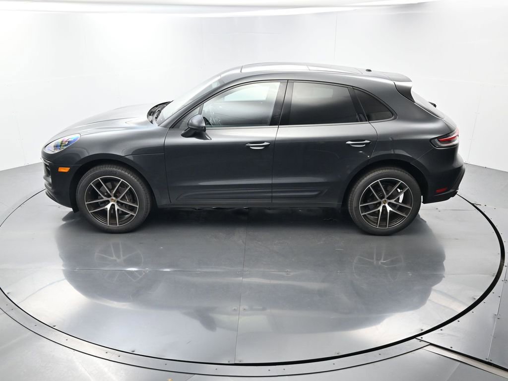 Certified 2023 Porsche Macan AWD/4WD image 32