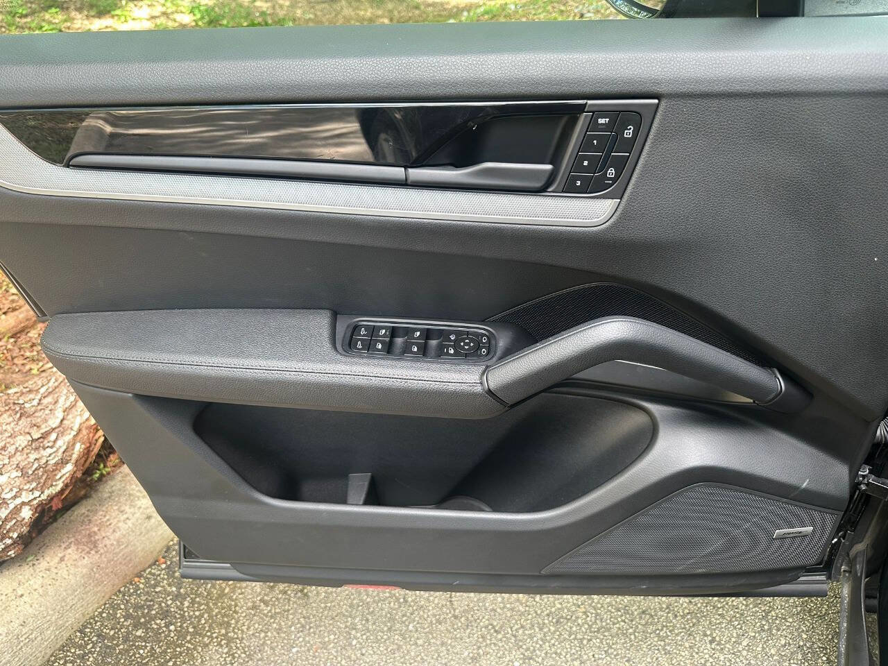 Used 2024 Porsche Cayenne image 20