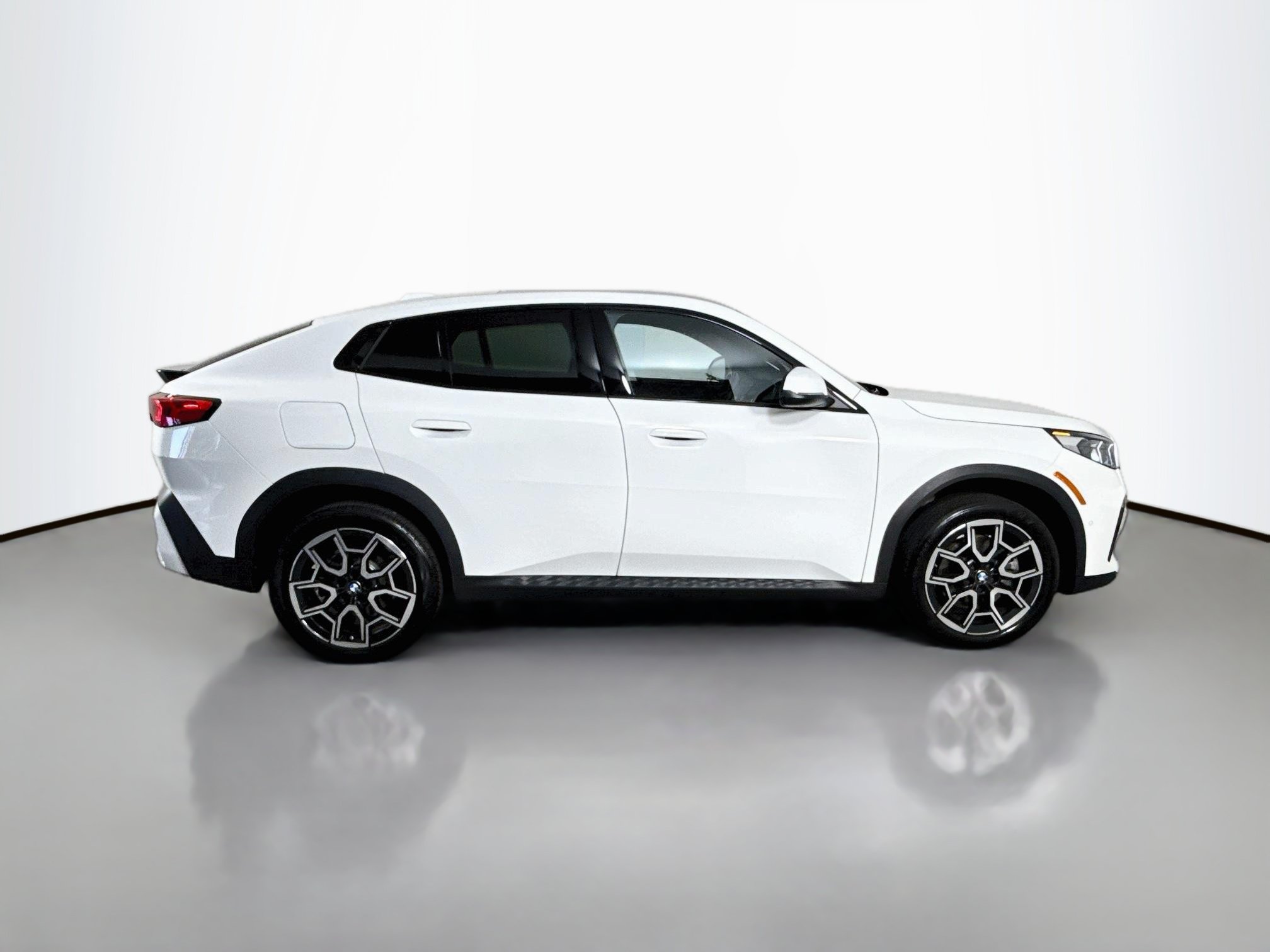 Used 2026 BMW X2 xDrive28i AWD/4WD image 11