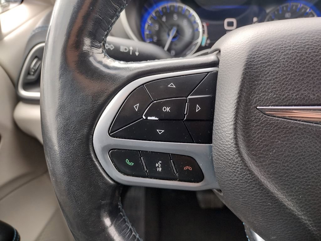 Used 2021 Chrysler Pacifica Touring-L FWD image 21