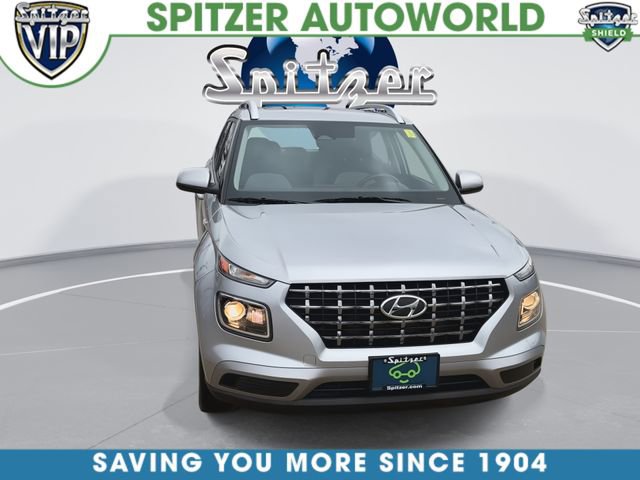 Used 2024 Hyundai Venue SEL FWD image 3