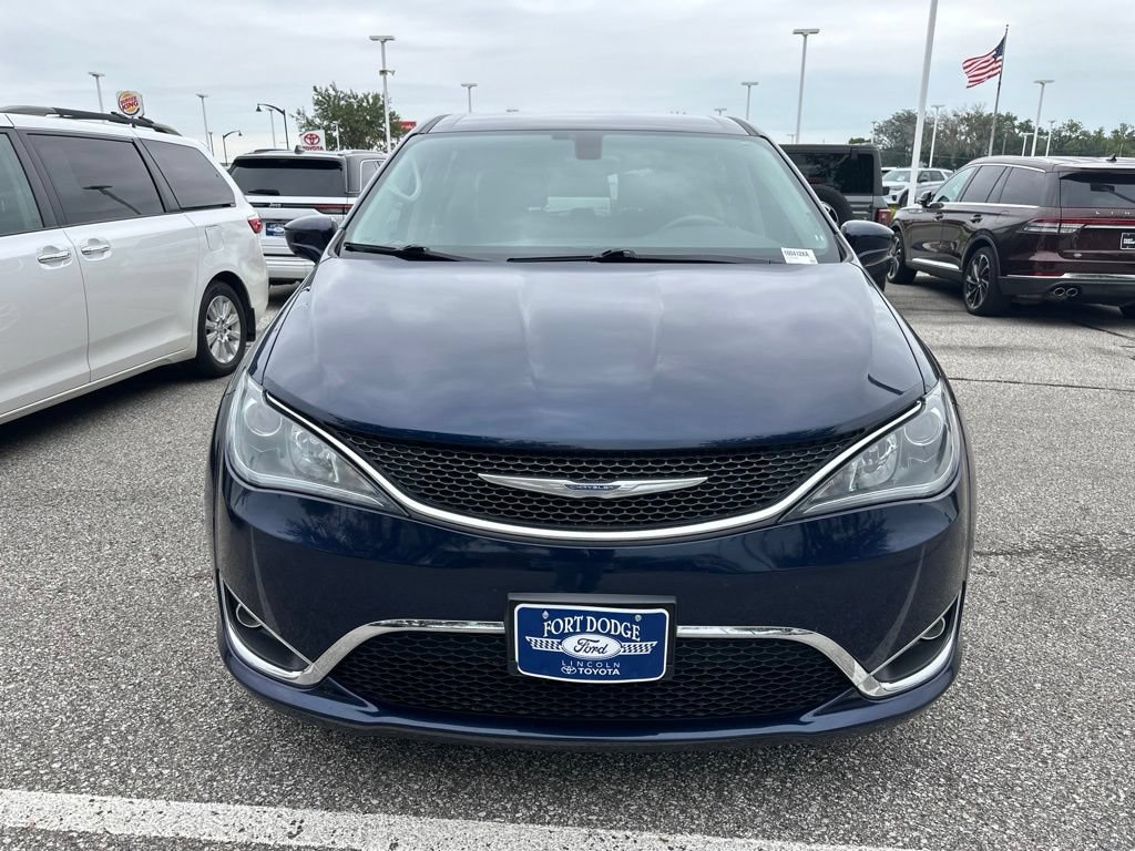 Used 2018 Chrysler Pacifica Touring Plus w/ Tire & Wheel Group FWD image 9