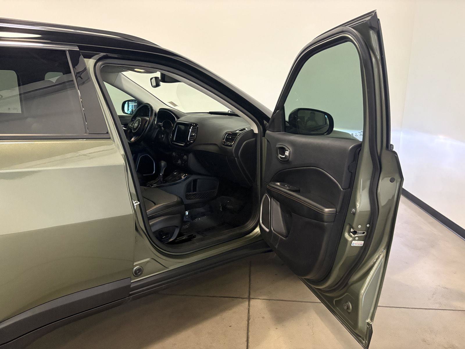 Used 2020 Jeep Compass Limited w/ Safety & Security Group AWD/4WD image 42