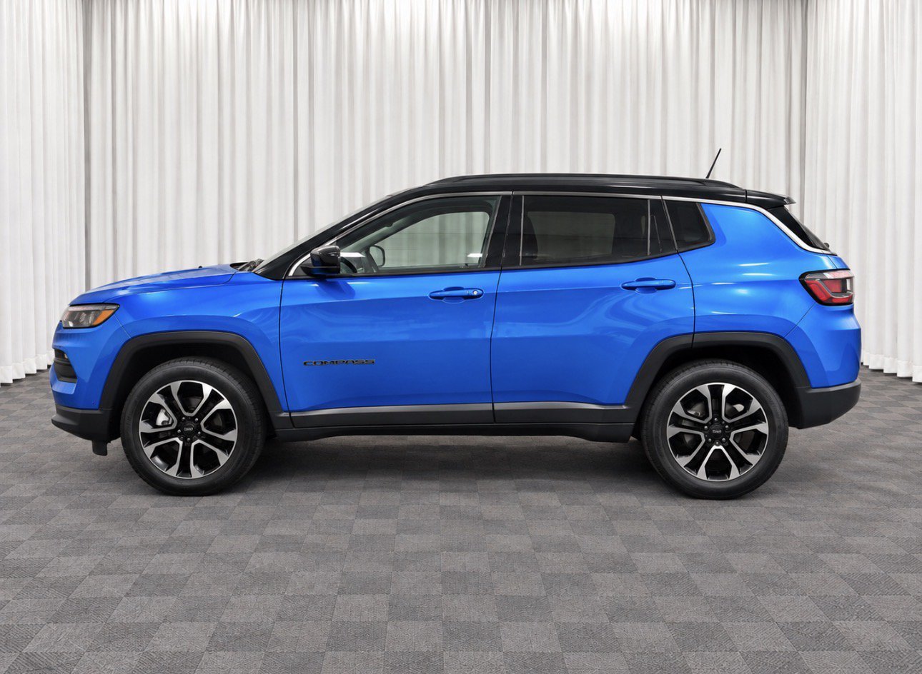 Used 2023 Jeep Compass Limited AWD/4WD image 6