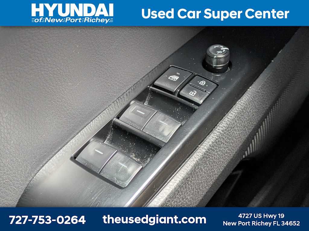 Used 2025 Toyota Camry SE FWD image 30