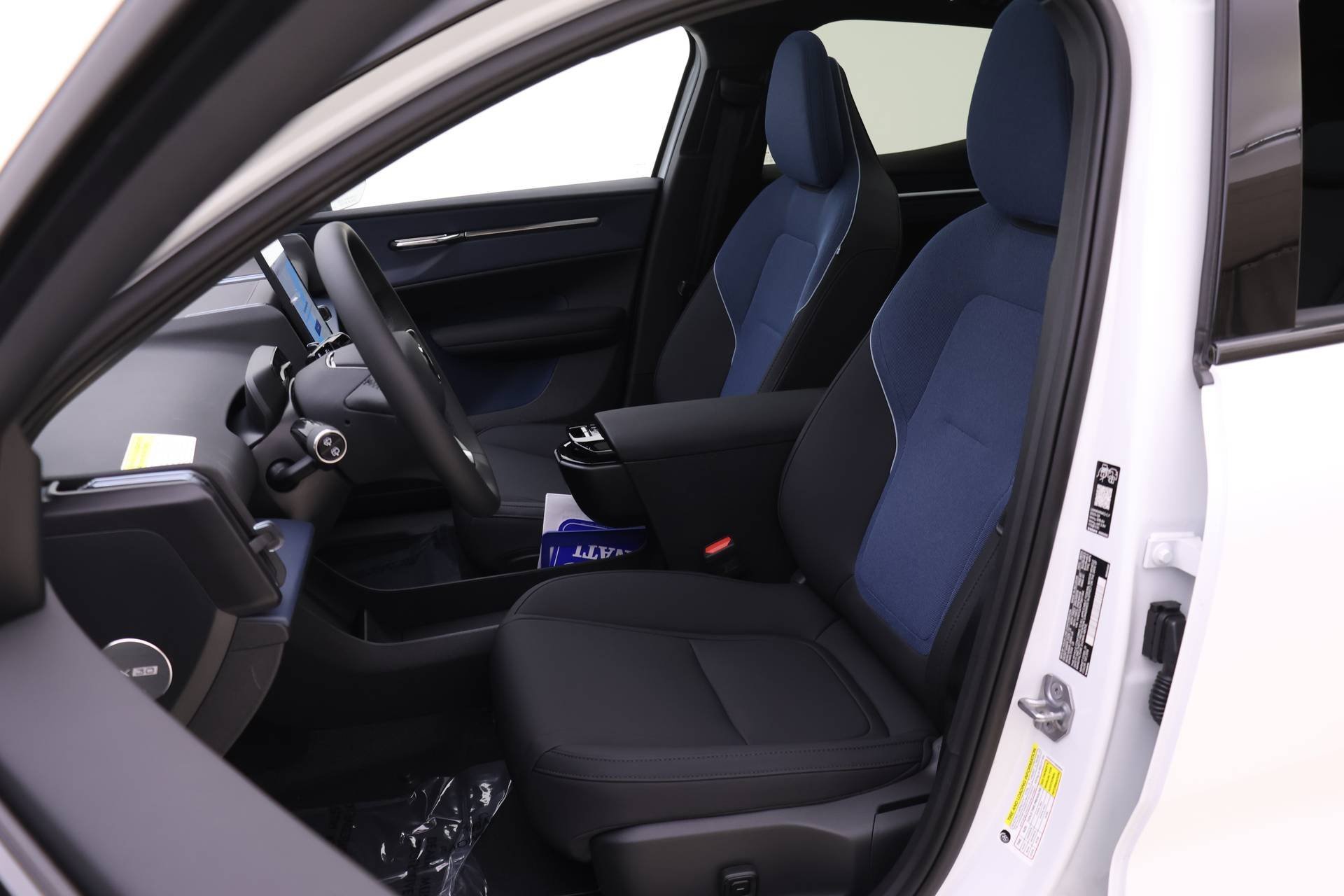 New 2026 Volvo EX30 Plus image 7