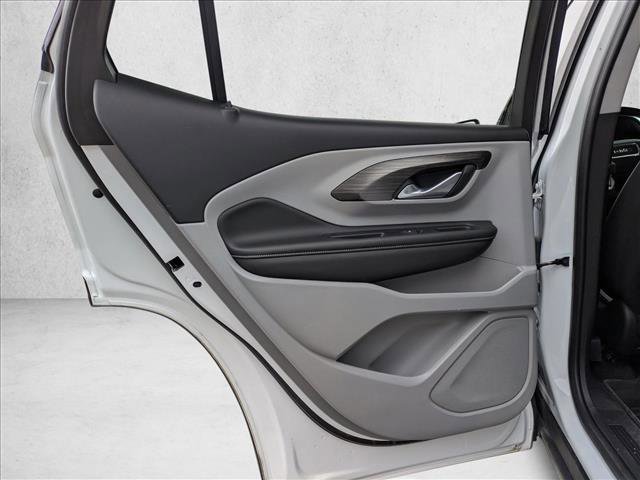 Used 2024 GMC Terrain SLE w/ Driver Convenience Package image 16