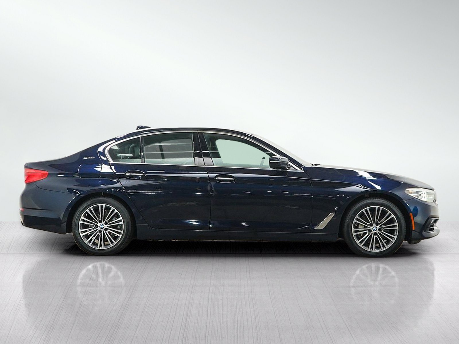 Used 2018 BMW 530e xDrive w/ Premium Package 2 AWD/4WD image 7