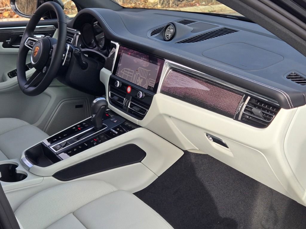 New 2026 Porsche Macan GTS image 38