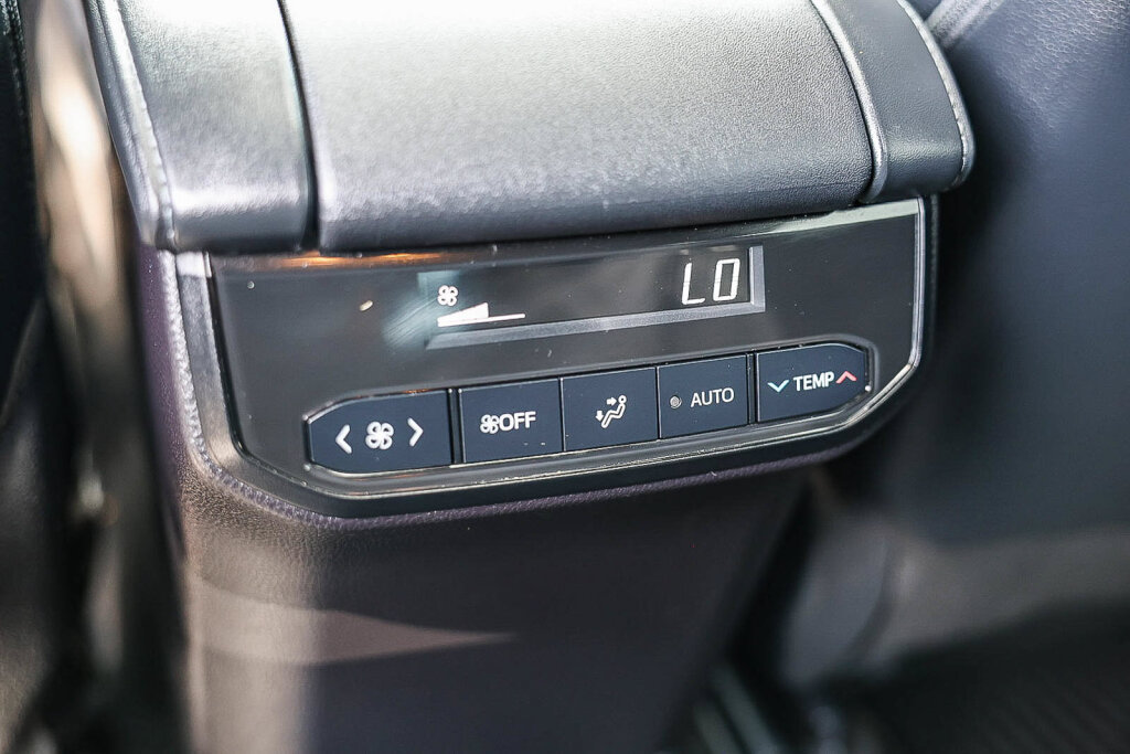 Certified 2024 Toyota Highlander XSE FWD image 7