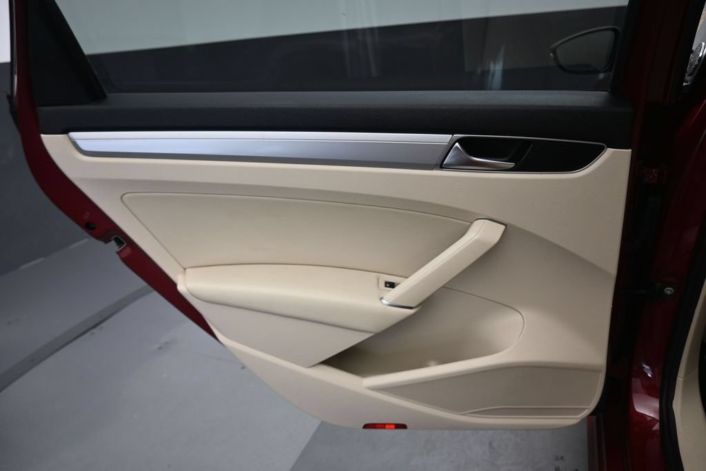 Used 2019 Volkswagen Passat 2.0T Wolfsburg w/ Wheels & Sunroof Package FWD image 30