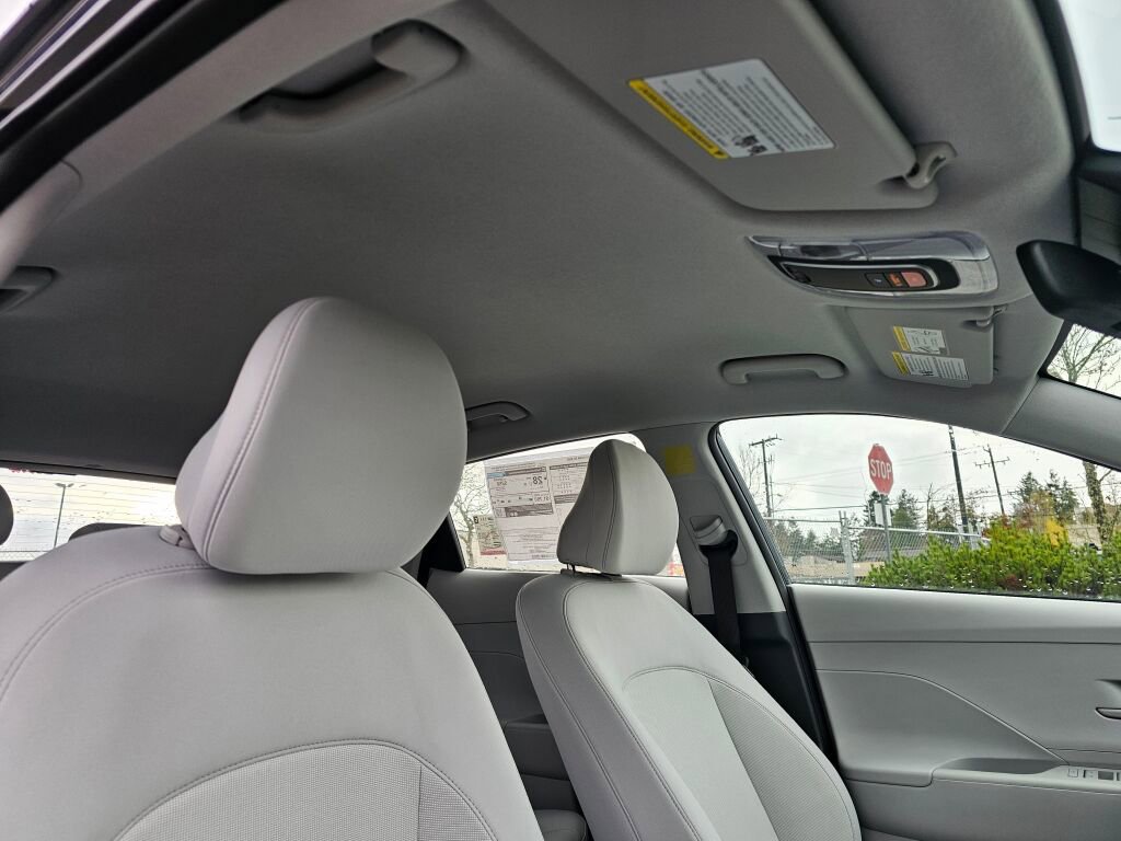 New 2026 Hyundai Kona SE image 11