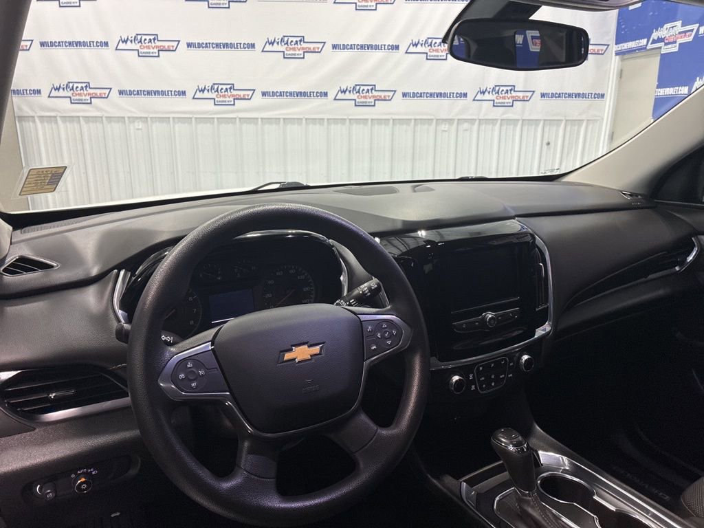 Used 2020 Chevrolet Traverse LS image 2