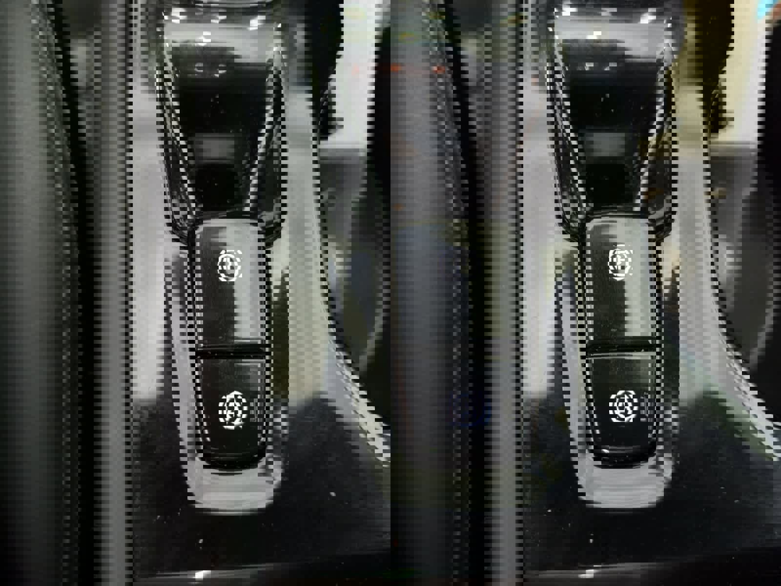 Used 2025 Volvo XC40 B5 Plus image 22