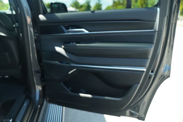 New 2026 Jeep Grand Wagoneer Summit AWD/4WD image 22