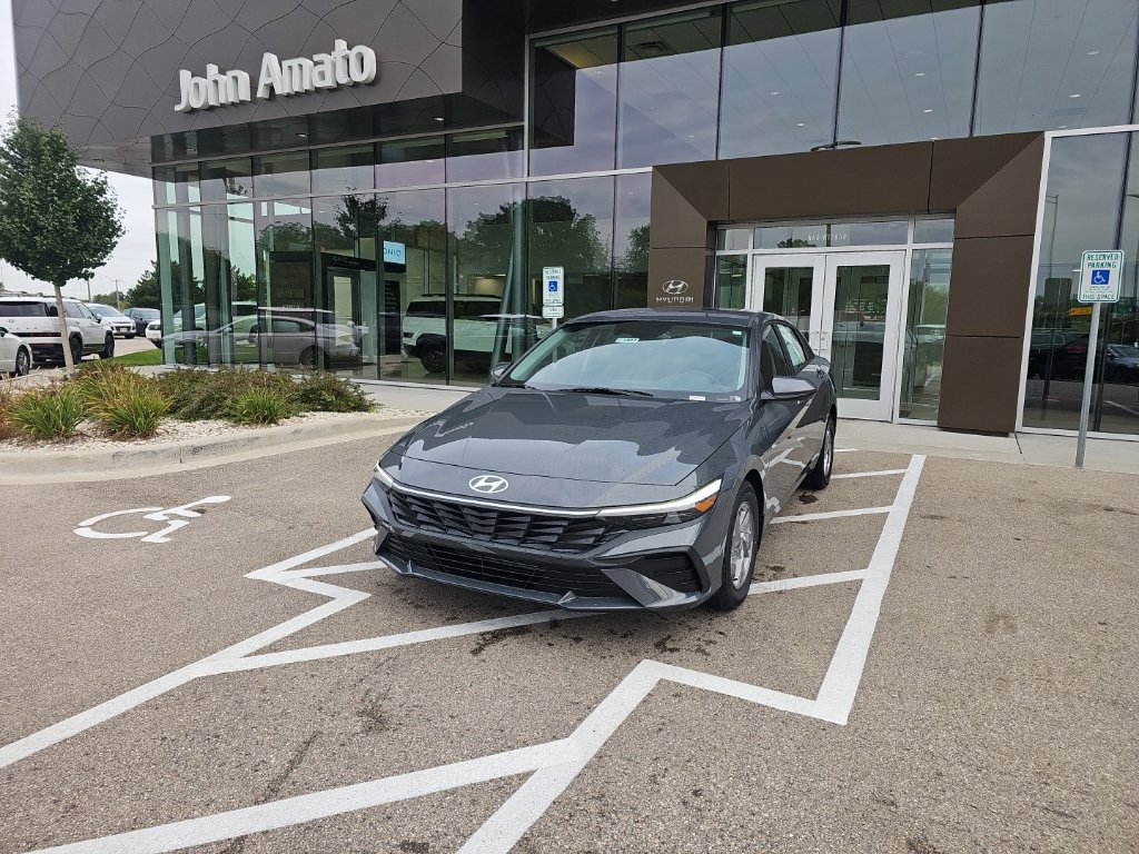 New 2026 Hyundai Elantra SE FWD image 1