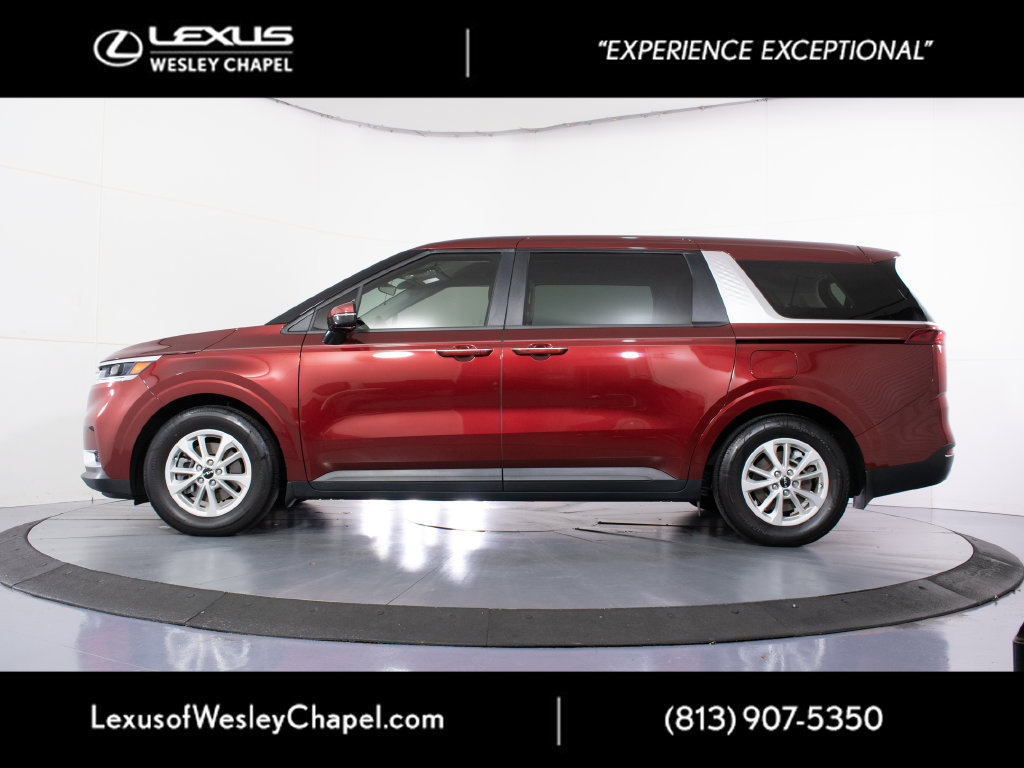 Used 2024 Kia Carnival LX FWD image 7