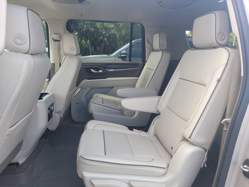 Used 2021 GMC Yukon XL Denali RWD image 12