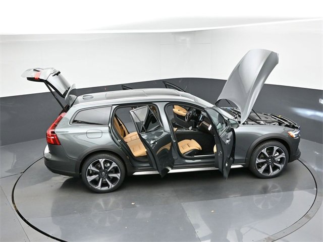 New 2026 Volvo V60 B5 Cross Country Ultra w/ Protection Package Premier image 50