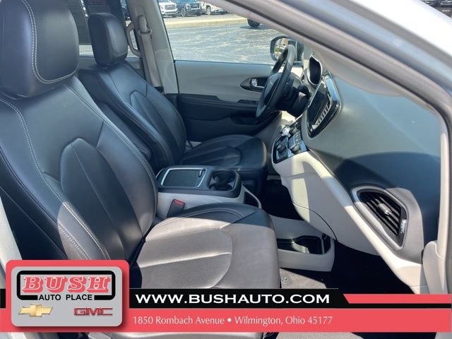 Used 2024 Chrysler Pacifica Touring-L FWD image 25