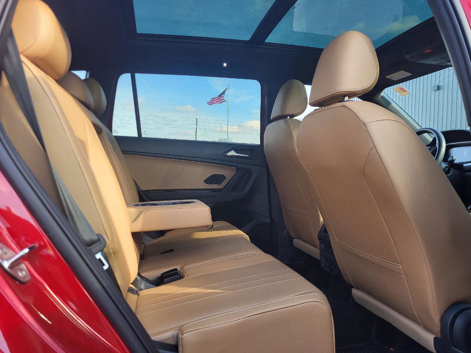 Used 2024 Volkswagen Tiguan SE R-Line image 11