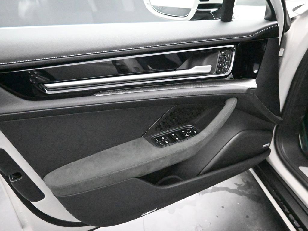 New 2025 Porsche Panamera image 17