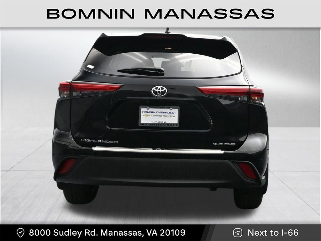 Used 2021 Toyota Highlander XLE image 4
