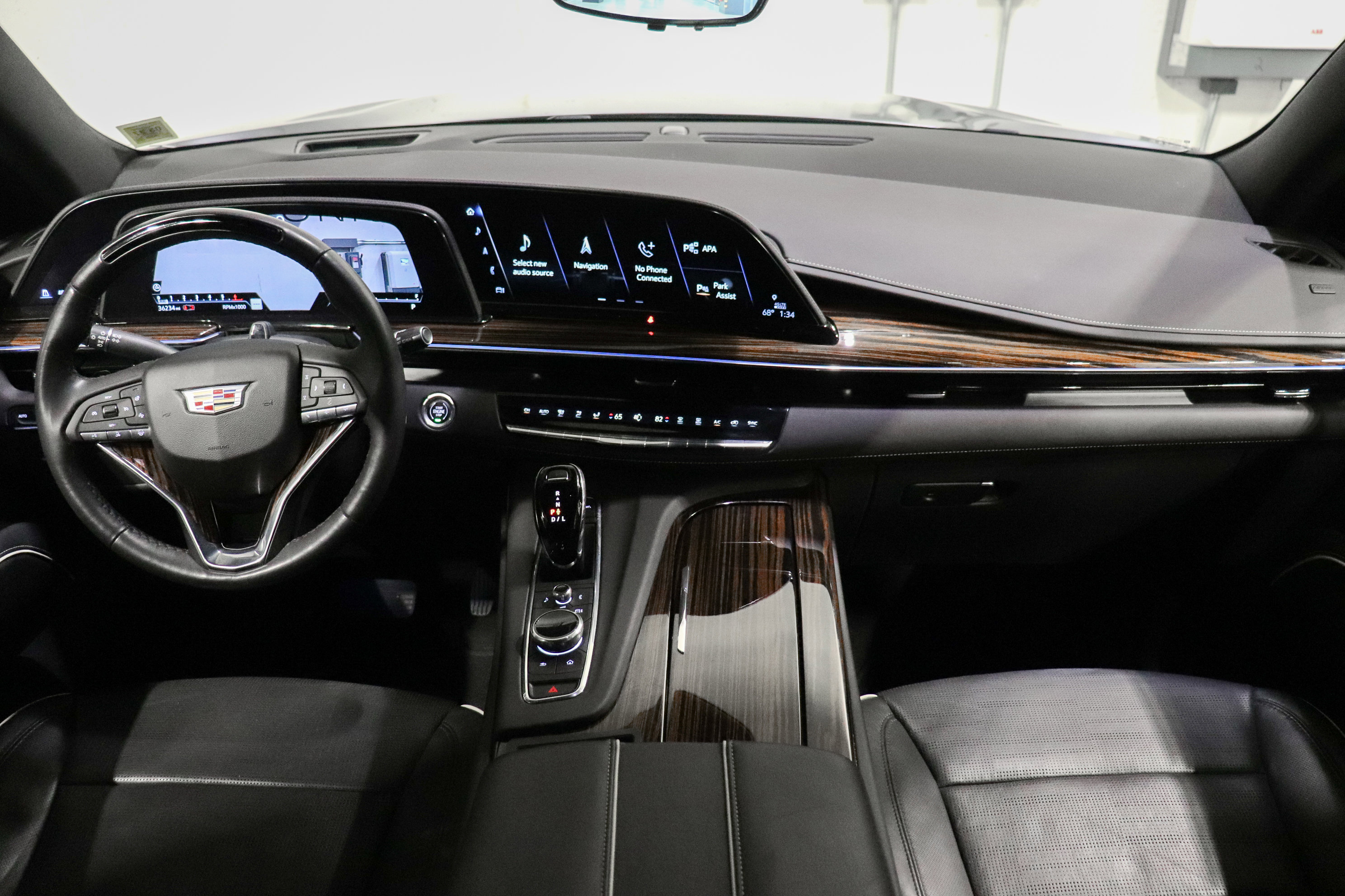 Used 2023 Cadillac Escalade ESV Premium Luxury AWD/4WD image 31