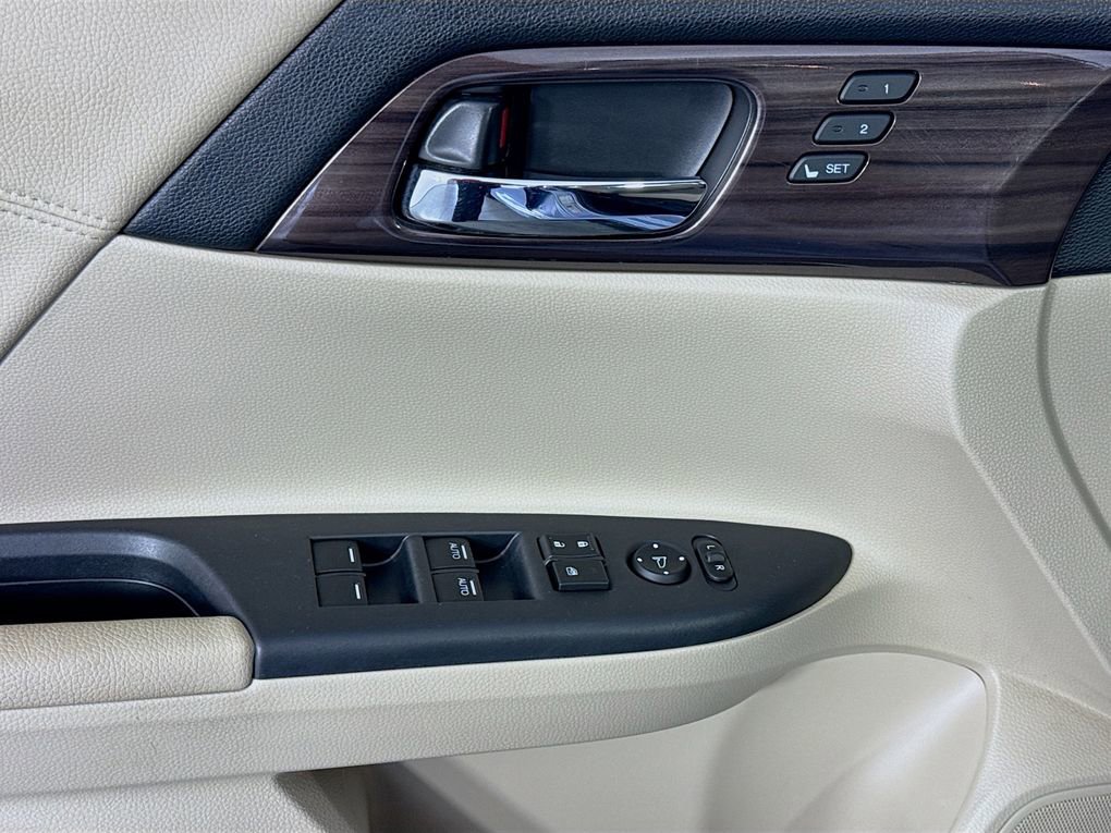 Used 2017 Honda Accord Touring image 23