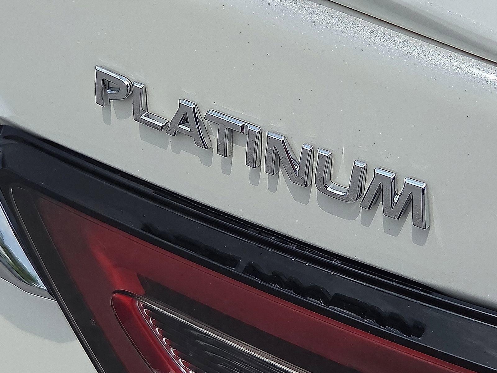 Used 2023 Nissan Maxima Platinum w/ Sport Mat Group FWD image 8
