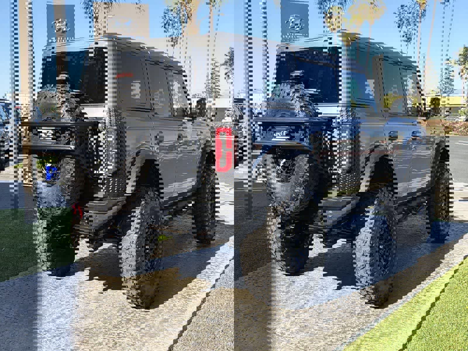 Used 2023 Ford Bronco Badlands image 6