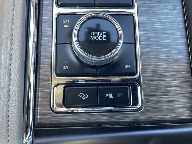 Used 2024 Ford Expedition Limited image 18