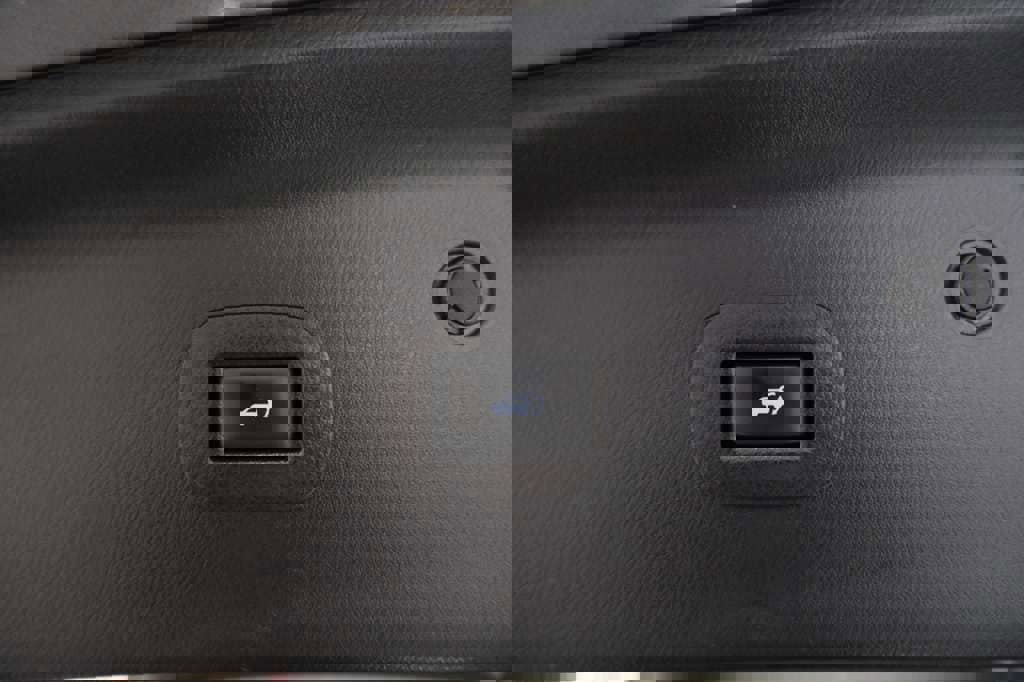 Used 2017 INFINITI QX80 image 11