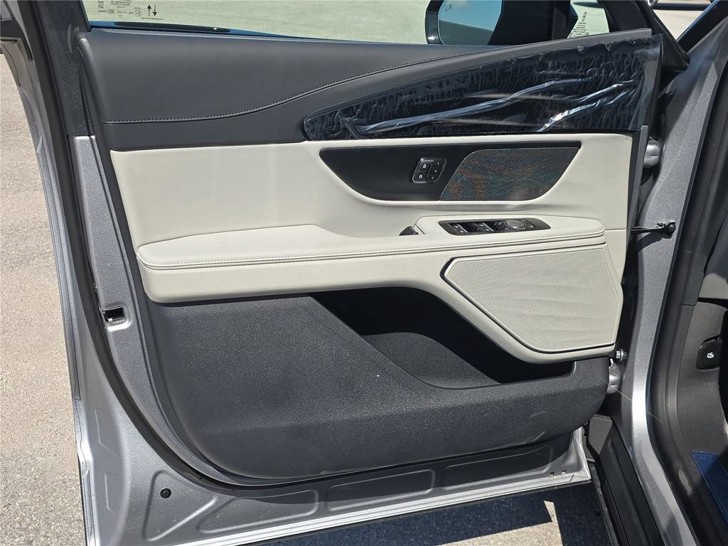New 2026 Lincoln Nautilus Premier AWD/4WD image 13
