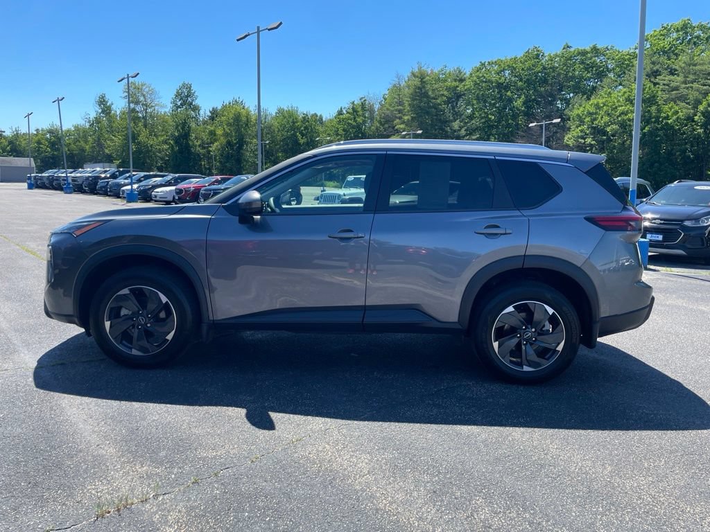Used 2025 Nissan Rogue SV w/ SV Premium Package AWD/4WD image 3